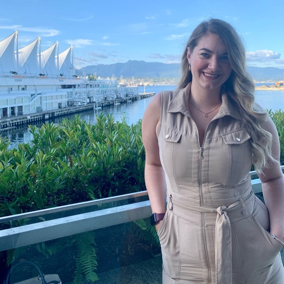 Meet your Posher, Madison - Picture 1 of 1